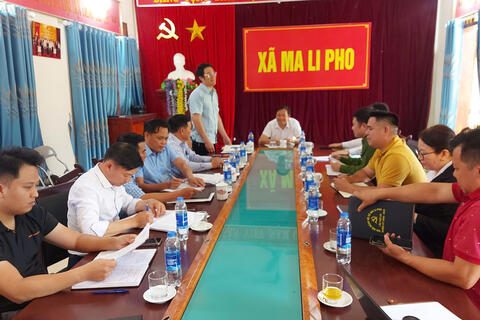 Đoàn công tác của thường trực Huyện ủy Phong Thổ làm việc tại xã Ma Li Pho